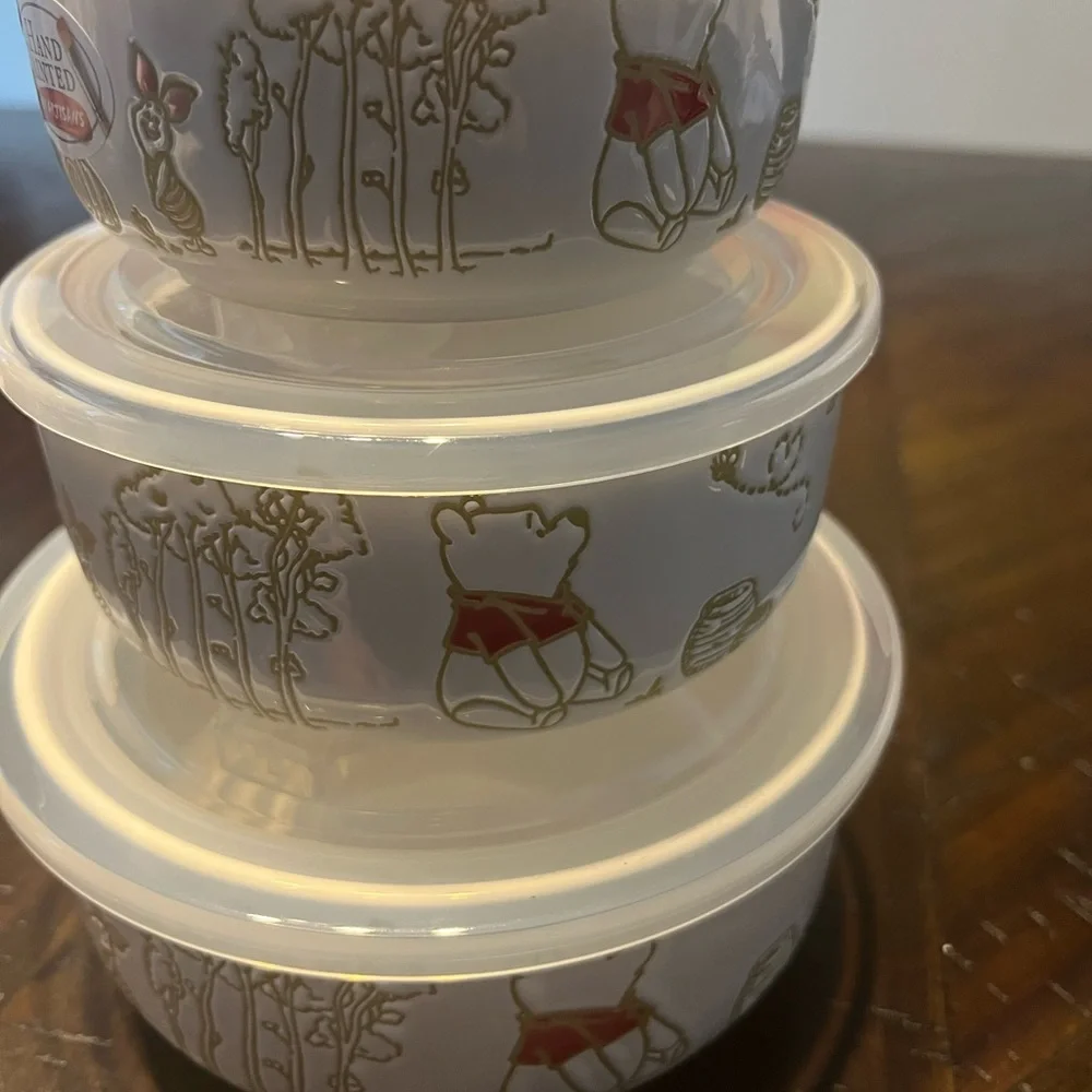 Disney Winnie The Pooh Nesting Bowls with Pressure Release Lids Set